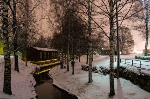 Öistä kaupunkikuvausta